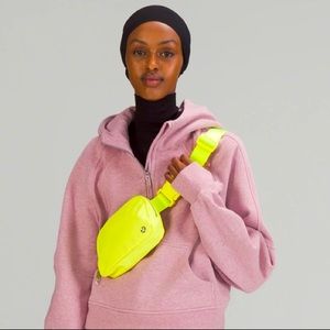 Brand NWT LULULEMON electric ⚡️ yellow everyday belt bag
